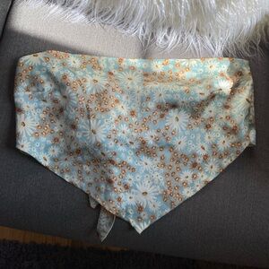 Strapless back tie crop top patterned (blueish green)